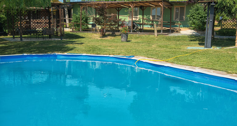 Piscina agriturismo I Salici Ridenti Nizza Monferrato